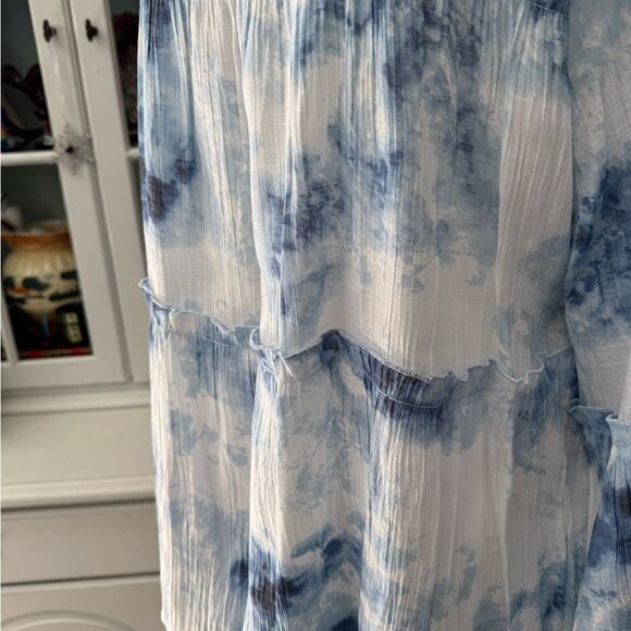 New Directions Tie Dye 3-Tiered Top Size XL Whitr and Blue - Picture 3 of 8